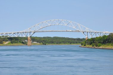 Cape Cod Kanalı 'ndaki Sagamore Köprüsü