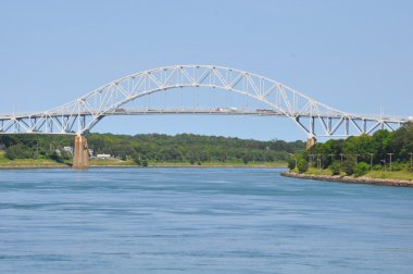 Cape Cod Kanalı 'ndaki Sagamore Köprüsü