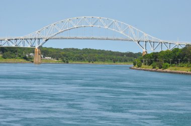 Cape Cod Kanalı 'ndaki Sagamore Köprüsü