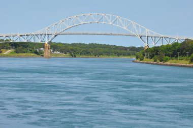 Cape Cod Kanalı 'ndaki Sagamore Köprüsü