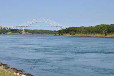 Cape Cod Kanalı 'ndaki Sagamore Köprüsü