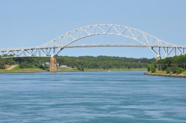 Cape Cod Kanalı 'ndaki Sagamore Köprüsü