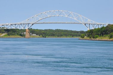 Cape Cod Kanalı 'ndaki Sagamore Köprüsü