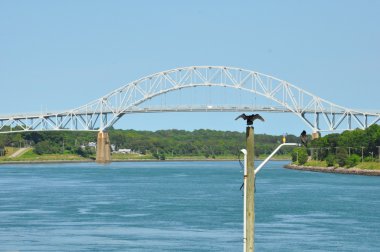 Cape Cod Kanalı 'ndaki Sagamore Köprüsü