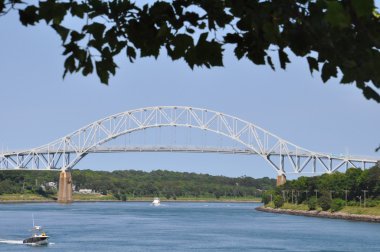 Cape Cod Kanalı 'ndaki Sagamore Köprüsü