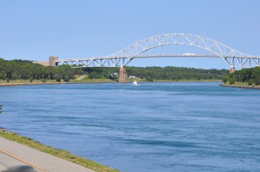 Cape Cod Kanalı 'ndaki Sagamore Köprüsü