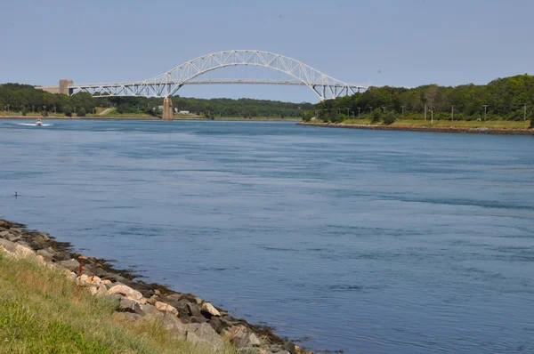 Cape Cod Kanalı 'ndaki Sagamore Köprüsü