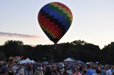 Balon kızdırma 2015 Plainville yangın firma sıcak hava balon Festivali alacakaranlıkta