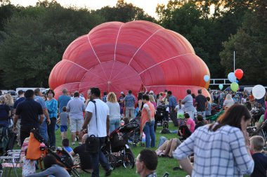 Balon kızdırma 2015 Plainville yangın firma sıcak hava balon Festivali alacakaranlıkta