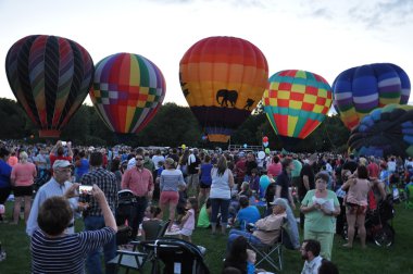 Balon kızdırma 2015 Plainville yangın firma sıcak hava balon Festivali alacakaranlıkta