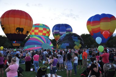 Balon kızdırma 2015 Plainville yangın firma sıcak hava balon Festivali alacakaranlıkta