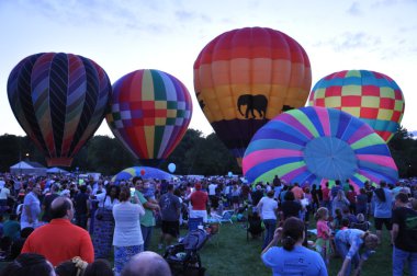 Balon kızdırma 2015 Plainville yangın firma sıcak hava balon Festivali alacakaranlıkta