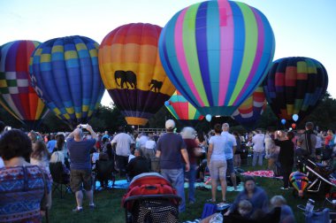 Balon kızdırma 2015 Plainville yangın firma sıcak hava balon Festivali alacakaranlıkta