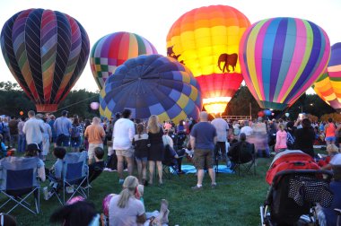 Balon kızdırma 2015 Plainville yangın firma sıcak hava balon Festivali alacakaranlıkta
