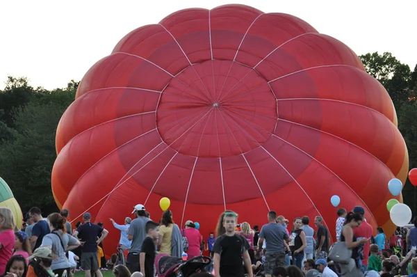 Balloon Glow al tramonto al Plainville Fire Company Hot Air Balloon Festival 2015 — Foto Stock