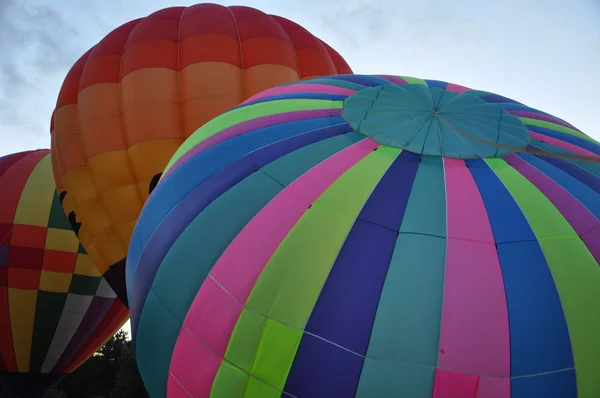 Ballong glöd i skymningen på festivalen 2015 Plainville Fire Company varm luftballong — Stockfoto