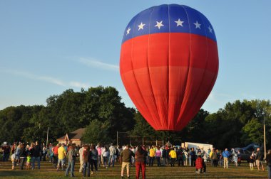 Şafakta 2015 Plainville yangın şirket sıcak hava balon Festivali açılışında balon