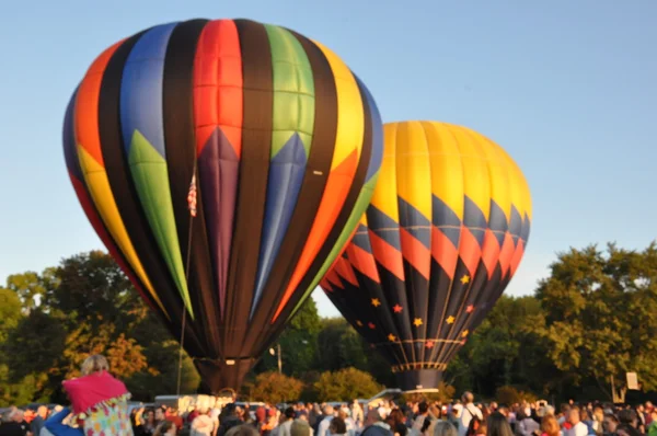 Ballonstart im Morgengrauen beim Heißluftballonfestival der Feuerwehr Plainville 2015 — Stockfoto