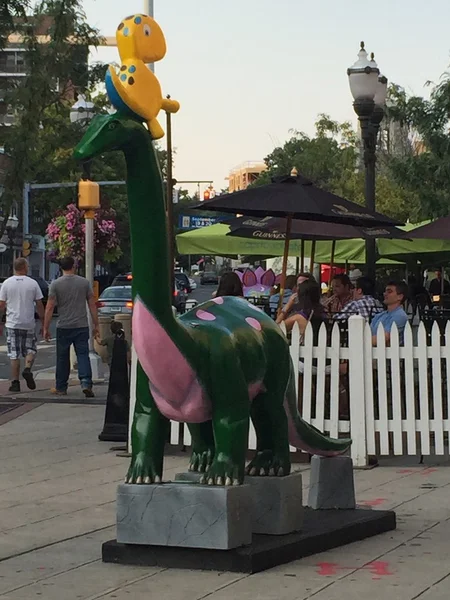 ¡Los dinosaurios gobiernan! en Stamford Centro en Connecticut — Foto de Stock