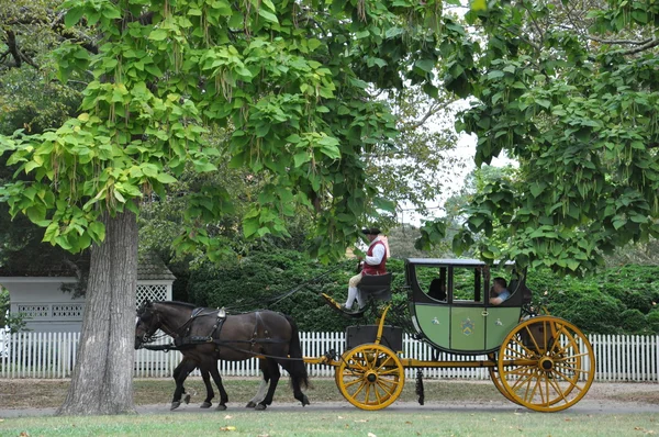 马车骑在威廉斯堡，弗吉尼亚州 — 图库照片