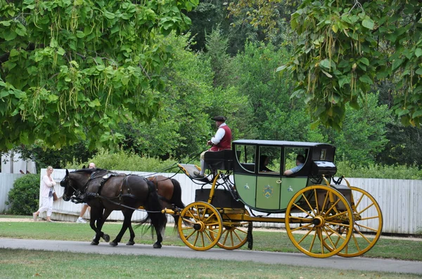 马车骑在威廉斯堡，弗吉尼亚州 — 图库照片