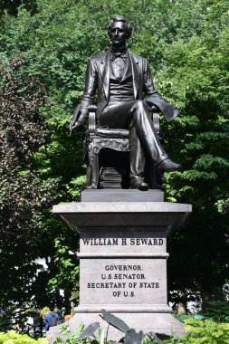 NEW YORK NY - 3 AUG: William H. Seward 'ın 3 Ağustos 2024' te New York 'taki Madison Square Park' taki heykeli.