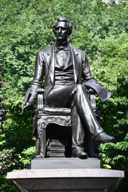 NEW YORK NY - 3 AUG: William H. Seward 'ın 3 Ağustos 2024' te New York 'taki Madison Square Park' taki heykeli.