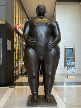 NEW YORK NY - 27 AUG: Kolombiyalı sanatçı Fernando Botero tarafından The Shops at Columbus Circle, New York City 'de 27 Ağustos 2025' te görüldüğü gibi.