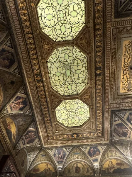 NEW YORK, NY - 3 AUG: New York 'taki Morgan Kütüphanesi ve Müzesi' nde J. Pierpont Morgan Kütüphanesi, 3 Ağustos 2024.