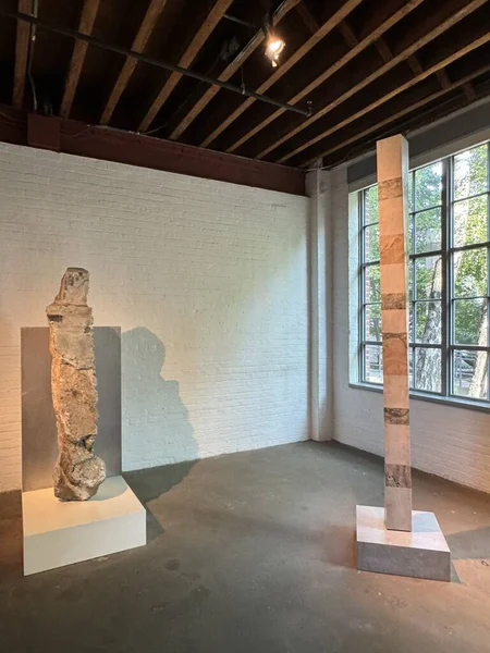 NEW YORK NY - 24 AUG: New York 'taki Noguchi Müzesi' nde sergi, 24 Ağustos 2024.