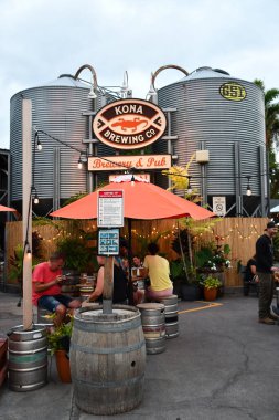 KAILUA KONA HI - 11 AUG: Kona Bira Şirketi Hawaii 'deki Kailua Kona' da, 11 Ağustos 2022 'de görüldüğü gibi.