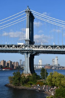 BROOKLYN, New York - 15 Eylül 2024 'te Brooklyn' den Manhattan Köprüsü 'nün görüntüsü.