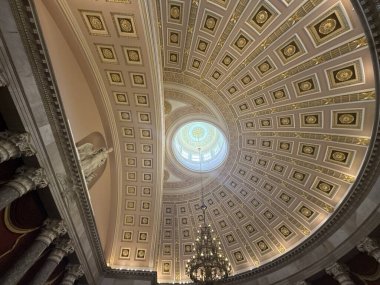 WASHINGTON DC - 4 Temmuz 2025 'te Washington DC' deki ABD Kongresi Ziyaretçi Merkezi 'nde Rotunda' da sergiler.