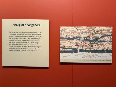 WASHINGTON DC - 5 Temmuz 2025 'te Washington DC' deki İncil Müzesi 'nde görülen Megiddo Mozaiği İnanç Vakıfları sergisi.