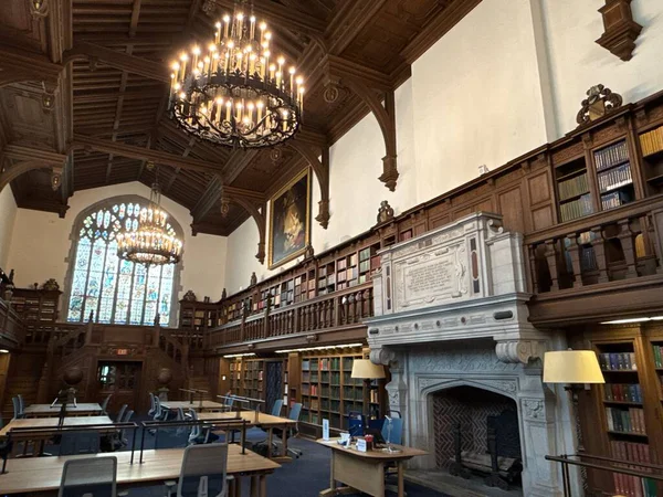 WASHINGTON DC - 5 Temmuz 2025 'te Washington' da Folger Shakespeare Kütüphanesi 'nde görülen okuma odası.