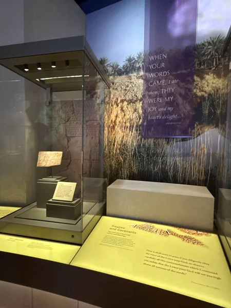 WASHINGTON DC - 5 Temmuz 2025 'te Washington DC' deki İncil Müzesi 'nde İncil Tarihi sergisi.