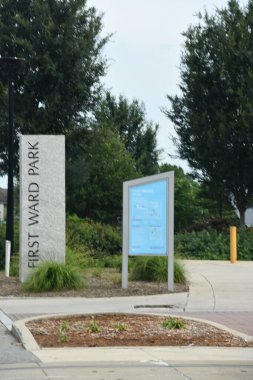 CHARLOTTE NC - 2 Temmuz 2021 'de görüldüğü gibi Charlotte, Kuzey Carolina' daki Birinci Ward Park.