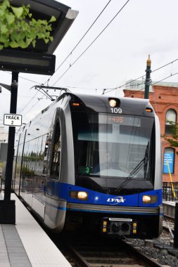 CHARLOTTE NC - 2 Temmuz 2021 'de Charlotte, Kuzey Carolina' da görülen LYNX Blue Line.