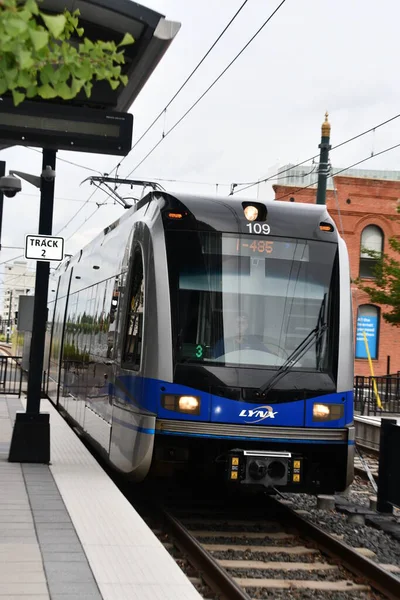 CHARLOTTE NC - 2 Temmuz 2021 'de Charlotte, Kuzey Carolina' da görülen LYNX Blue Line.