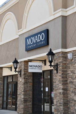 CHARLOTTE NC - 1 Temmuz 2021 'de Kuzey Carolina' daki Charlotte Premium Outlets Movado Company Store 'da görüldü..