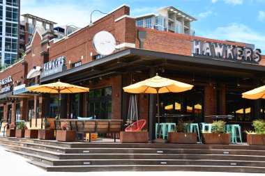 CHARLOTTE NC - 1 Temmuz 2021 'de görüldüğü üzere Charlotte, Kuzey Carolina' daki Hawkers Asya Caddesi Yemek Lokantası.