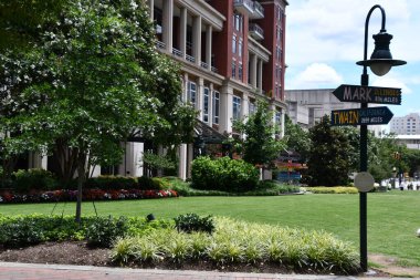 CHARLOTTE NC - 1 Temmuz 2021 'de görüldüğü gibi Charlotte, Kuzey Carolina' daki Yeşil Park.