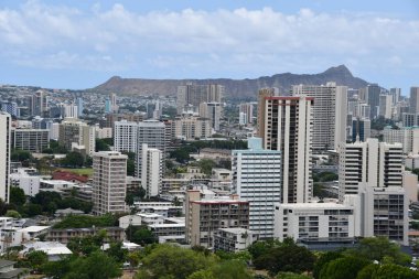 Honolulu 'nun Hawaii, Oahu adasındaki Punchbowl Krateri' nden görünüşü, 23 Ağustos 2022 'de görüldüğü gibi..
