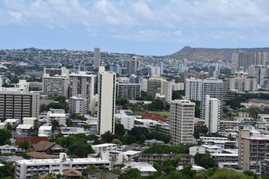 Honolulu 'nun Hawaii, Oahu adasındaki Punchbowl Krateri' nden görünüşü, 23 Ağustos 2022 'de görüldüğü gibi..