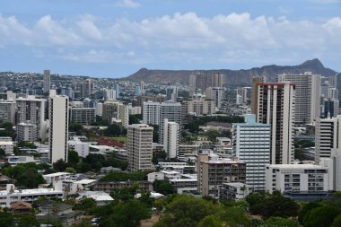 Honolulu 'nun Hawaii, Oahu adasındaki Punchbowl Krateri' nden görünüşü, 23 Ağustos 2022 'de görüldüğü gibi..