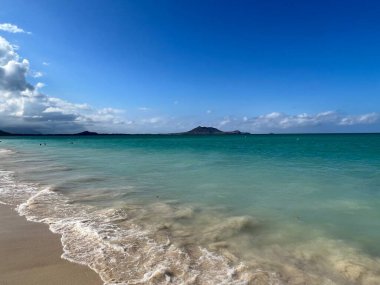Hawaii 'deki Oahu adasındaki Kailua Beach Park' tan Pasifik Okyanusu manzarası