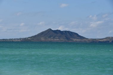 Hawaii 'deki Oahu adasındaki Lanikai Sahili' nden Pasifik Okyanusu manzarası