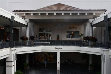 22 Ağustos 2022 'de Hawaii' deki Oahu adasındaki Honolulu 'daki Ala Moana Center alışveriş merkezinde Neiman Marcus mağazasında görüldü..