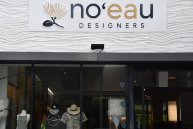 HONOLULU HI - 22 AUG: Noeau Designers mağazası Honolulu 'daki Ala Moana Center alışveriş merkezinde 22 Ağustos 2022' de görüldüğü üzere Hawaii 'deki Oahu adasında.