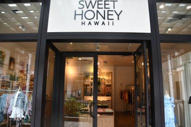 Honolulu 'daki Ala Moana Center alışveriş merkezinde 22 Ağustos 2022' de Hawaii 'deki Oahu adasında görülen Sweet Honey Hawaii mağazası..